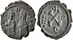 Phocas, 602-610. Dekanummium (Bronze, 17 mm, 2.47 g, 6 h), Constantinopolis, RY 4 = 605/6. O N FO NЄ PЄ AV Phocas, on the left, standing facing, holdi...