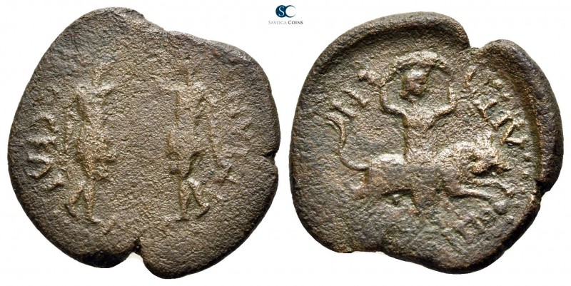 Macedon. Amphipolis. Titus and Domitian, as Caesars . 
Bronze Æ

23 mm., 4,71...
