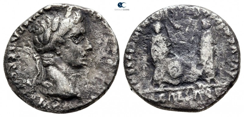 Augustus 27 BC-AD 14. Lugdunum
Denarius AR

17 mm., 2,87 g.



very fine
