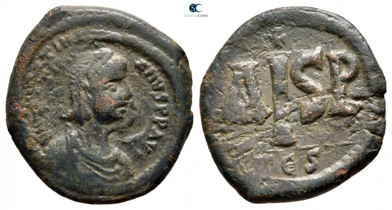 Justinian I AD 527-565. Thessalonica
16 Nummi Æ

24 mm., 5,6 g.



nearly...