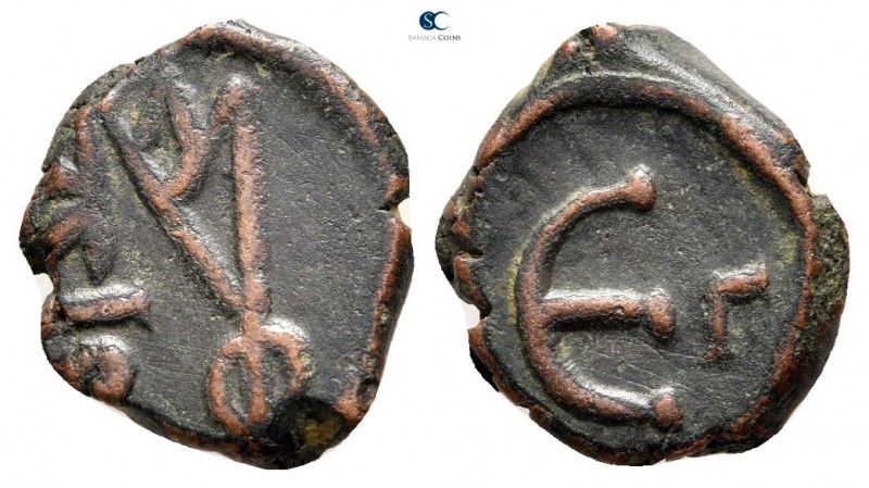 Justin II AD 565-578. Constantinople
Pentanummium Æ

14 mm., 1,92 g.



v...