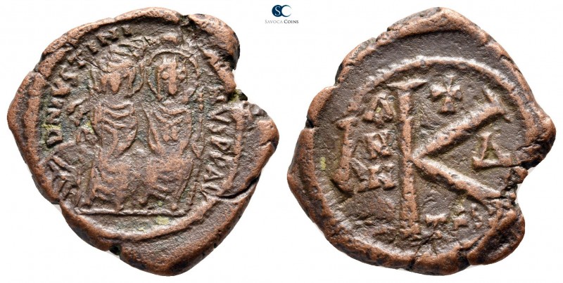 Justin II and Sophia AD 565-578. Thessalonica
Half follis Æ

23 mm., 7,12 g....