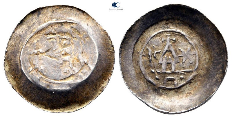 AD 1180-1190. Heinrich I von Hasenburg. Bistum. Straßburg
Pfennig AR

16 mm.,...