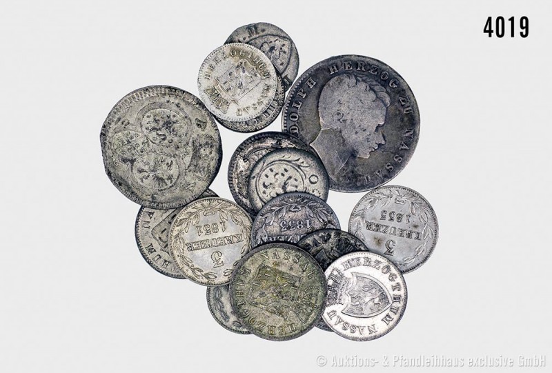 Herzogtum Nassau, Konv. von 17 Münzen, darunter 1/2 Gulden 1844, 3 Kreuzer 1833 ...