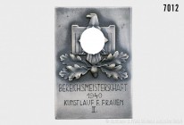 Drittes Reich, einseitige Plakette "Bereichsmeisterschaft 1940 Kunstlauf f. Frauen II.". 40,45 g; 65 x 45 mm. Selten. Mattiert, vorzüglich.