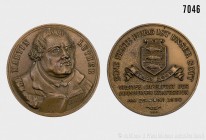 Deutsches Reich (Weimarer Republik), Bronzemedaille 1930, signiert E.A.A. Vs. MARTIN - LUTHER, Brustbild des Reformators mit der Bibel, fast von vorne...