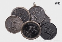 Deutsches Reich, Konv. von 6 Medaillen "Gold gab ich für Eisen", von Hosaeus. Teilweise in 800er Silber gefasst als Kettenanhänger. Dazu ein originale...