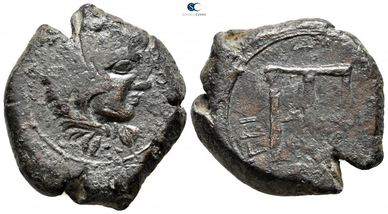 Bruttium. Kroton 375-325 BC. 
Bronze Æ

29 mm., 19,76 g.

Head of young Her...