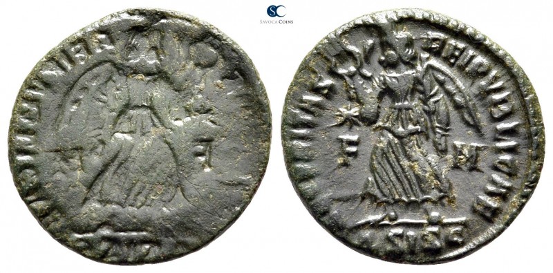 Uncertain emperor circa AD 364-392. Siscia
Follis Æ

17 mm., 2,06 g.

Incus...