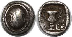 Hemidrachme 425 - 375 v. Chr 
Griechische Münzen, BÖOTIEN. THEBEN. Hemidrachme (2.46g). 425 - 375 v. Chr. Vs.: Böotischer Schild. Rs.: Θ-ΕΒ, Kantharo...