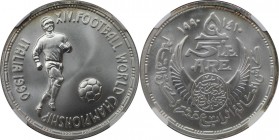 5 Pounds 1990 
Weltmünzen und Medaillen, Ägypten / Egypt. FIFA-Weltmeisterschaft 1990 - Fußballspieler. 5 Pounds 1990 (AH1410), Silber. KM 682. Aufla...