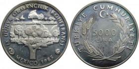 5000 Lira 1985 
Weltmünzen und Medaillen, Türkei / Turkey. F.A.O. - Weltkongreß für das Forstwesen in Mexico. 5000 Lira 1985, Silber. 0.69 OZ. KM 977...