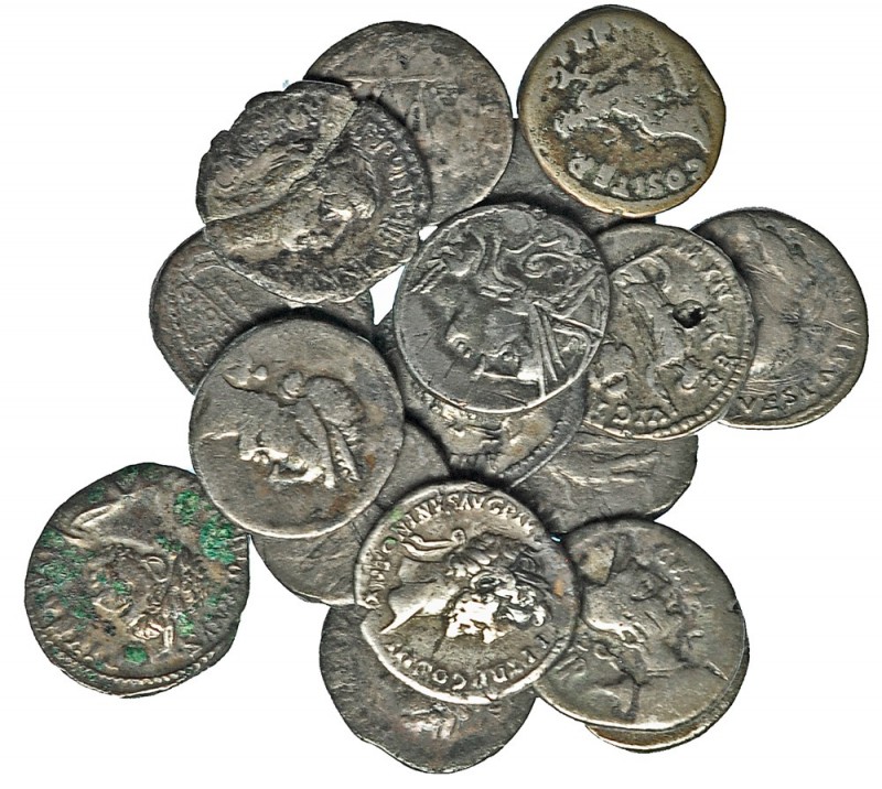 Lote 17 denarios: República (3, uno de ellos forrado). Julio César (1); M. Anton...
