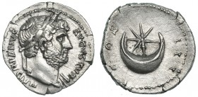 ADRIANO. Denario. Roma (125-128). R/ Estrella y creciente; COS III. RIC-200. MBC+/EBC-. Escasa.