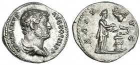 ADRIANO. Denario. Roma (134-138). R/ Salus a der. alimentando serpiente enroscada en altar; SALVS AVG. RIC-267. EBC-/MBC+.