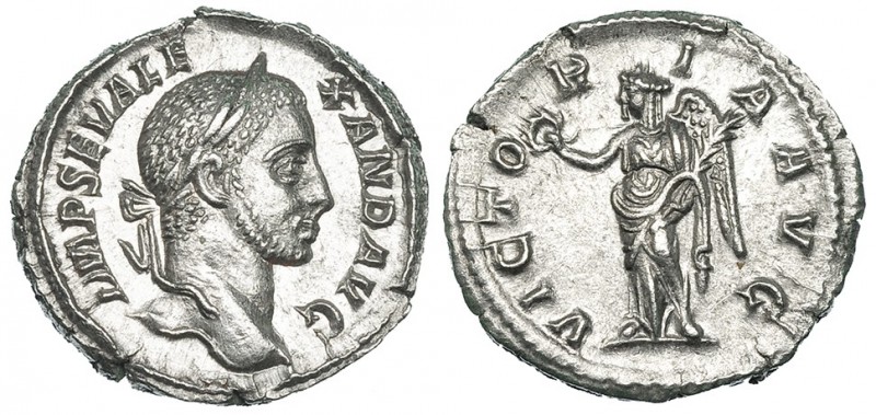 ALEJANDRO SEVERO. Denario. Roma (228-235). R/ Victoria a izq. con corona y palma...