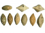 ROMA. Lote de nueve glandes romanos. Siglo. I a.C. Tres bipiramidales, uno con CNM y seis embroides con CAE enlazadas. Plomo. Longitud 4,5-3,5 cm.