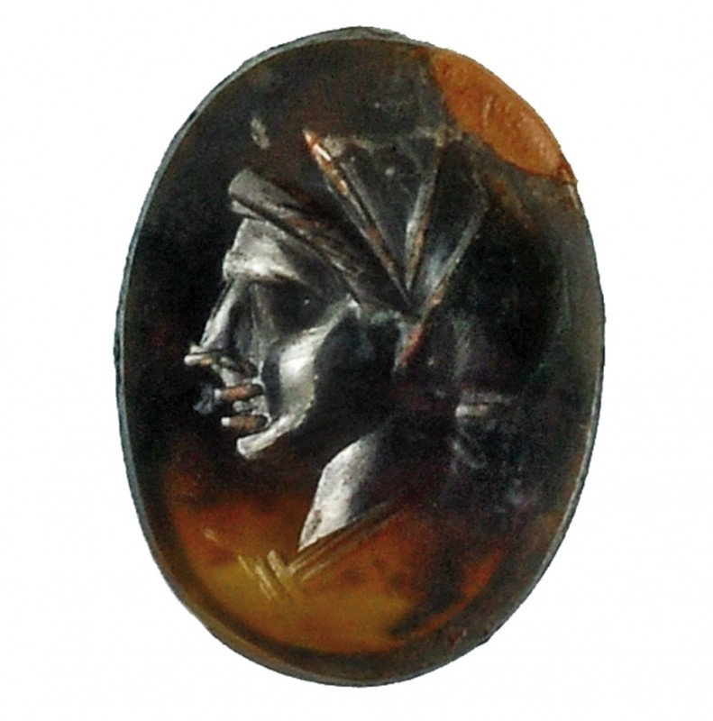 ROMA. Entalle. Siglo III d.C. Cabeza femenina con casco corintio. Ágata. Altura ...