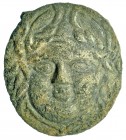 ROMA. Aplique. Siglo III d.C. Cabeza de Medusa. Bronce. Altura 10,0 cm.