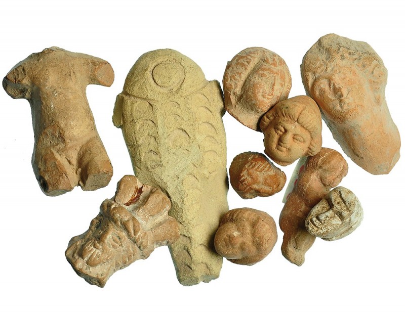 ROMA. Lote de diez fragmentos de terracota. Siglo II-III d.C. Representan cinco ...