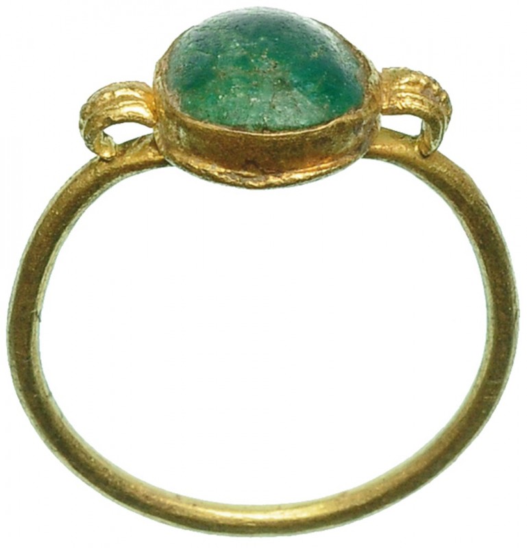 ROMA. Anillo. Siglo II-IV d.C. Oro con piedra verde. Altura 2,5 cm. Diámetro int...