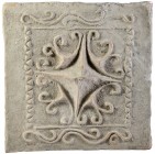 PERÍODO PALEOCRISTIANO. Placa decorativa. Siglo III-IV d.C. Adobe cocido. Representa decoración con punta de diamante. Altura 34,0 cm.