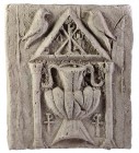 PERÍODO PALEOCRISTIANO. Placa decorativa. Siglo III-IV d.C. Adobe cocido. Representa cáliz flanqueado por dos crismones al interior de un templo. En e...