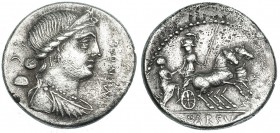 FARSULEIA. Denario. Roma (75 a.C.). R/ Guerrero con lanza a der., a su lado otro personaje; debajo de los caballos, número X. FFC-706. SB-2. Oxidacion...