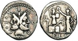 FURIA. Denario. Italia Central (109 a.C.). R/ Roma de pie a izq. coronando un trofeo entre dos escudos y carnyx; ley.: ROMA; en el exergo: PHILI. FFC-...