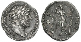 ADRIANO. Denario. Roma (125-128). R/ Victoria de pie a der. con una mano en la cabeza y sosteniendo palma; COS. / III. RIC-182. MBC+.