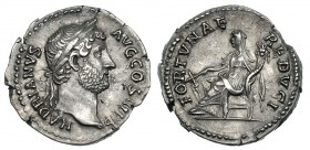 ADRIANO. Denario. Roma (134-138). R/ Fortuna sentada a izq. sosteniendo cornucopia y timón; FORTVNAE / REDVCI. RIC-247. MBC+/EBC-.