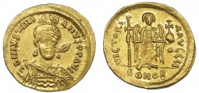 JUSTINIANO I. Sólido. Constantinopla (527-565). A/ Busto frontal con lanza y escudo. R/ Ángel de frente con globo crucífero y cruz; en el exergo CONOB...