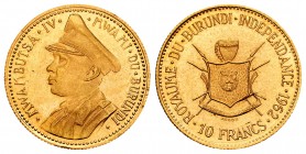 Burundi. Mwambutsa IV. 10 francos. 1962. (Km-2). Au. 3,14 g. Independencia de Burundi. Rayitas. PR. Est...100,00.