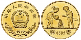 China. 450 yuan. 1979. (Km-9). (Fr-5). Au. 17,04 g. Año Internacional del niño. Con certificado original. UNC. Est...650,00.