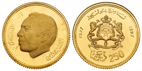 Morocoo. Hassan II. 250 dirhems. 1977. (Km-Y66). Au. 6,45 g. Cumpleaños real. Tirada de 800 piezas. Con su sellado original. PR. Est...300,00.