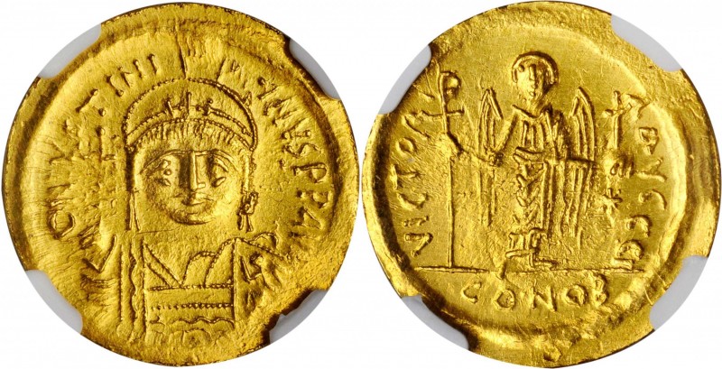JUSTINIAN I, 527-565. AV Solidus (4.28 gms), Constantinople Mint, 10th Officina,...