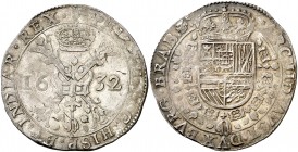 1632. Felipe IV. Amberes. 1 patagón. (Vti. 938) (Vanhoudt 645.AN). 28,16 g. Con puntos al inicio y final de la leyenda del reverso. Atractiva. Ex Cole...