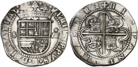 s/d. Felipe II. Sevilla. . 8 reales. (AC. 720). 27,30 g. Flor de lis entre escudo y corona. Muy redonda. Bella. Escasa así. MBC+.