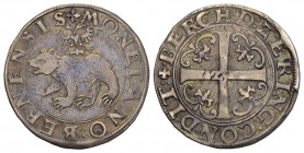 Schweiz / Switzerland / Suisse BERN, STADT Dicken o.J. (1552). Berner Bär nach links von kleinem Doppeladler überhöht // Kreuz mit Lilien. HMZ 2-172c....