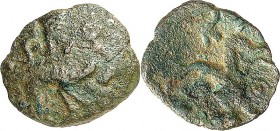 GALLIEN. 
AMBIANI (um Amiens). 
anonym (60-25 v. Chr.). AE-Quadrans 16mm 1,94g. Eber n. r., zw. Zeichen, rechts Bukranium / Pferd n.l., oben Bukrani...