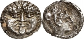 MAKEDONIEN. 
NEAPOLIS (Kavala). 
Triobolon (424/350 v.Chr.) 1,73g. Gorgo- neion&nbsp;/ N-E-O- P Kopf der Artemis mit hochgestecktem Haar n.r. SNG Co...
