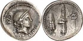 RÖMISCHE REPUBLIK : Silbermünzen. 
Gaius Norbanus 83 v. Chr. Denar 3,88g. Venuskopf n.r. C.NORBANVS - CXX / Fasces zw. Ähre u. Caduceus. Cr.&nbsp; 35...