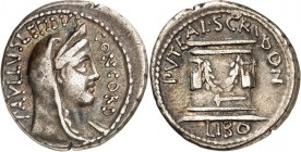 RÖMISCHE REPUBLIK : Silbermünzen. 
Aemilius Paulus und Scribonius Libo 62 v. Chr. Denar 3,74g. Verschleierter Concordiakopf n. r. PAVLLVS LEPIDVS CON...