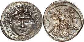 RÖMISCHE REPUBLIK : Silbermünzen. 
Lucius Plautius Plancus 47 v. Chr. Denar 3,86g. Medusenkopf v.v. L.PLAVTIVS / PLANCVS Victoria fliegt n.r. u. führ...