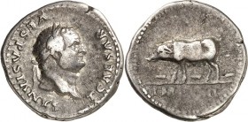 RÖMISCHES KAISERREICH. 
Titus, Caesar z.Z. Vespasianus 69-79. Denar (77/79) 3,44g, Rom. Kopf mit Lorbeerkranz n.r. T CAESAR - VESPASIANVS / Sau schre...