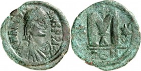 BYZANZ. 
ANASTASIUS I. 491-518. AE-Follis 34mm (512/517) 17,6g, Konstantinopel, 4. Off. Paludamentbüste m. Perlendiadem n.r., ohne Schulterkreuz D N ...