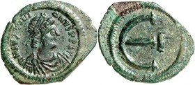 BYZANZ. 
IUSTINIANUS I. 527-565. AE-Penta 18/22mm (551/556) 3,55g, Constantinopel. Paludamentbüste m. Perlendiadem n.r. D N IVSTINI-ANVS PP AVG / Wer...