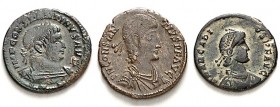 RÖMISCHES KAISERREICH. 
Allgemein: Spätrömische Bronzemünzen. 42 Kleinbronzen bis Minimi (10-24mm) 4. Jahrh. n.Chr. u.a. Constantin I., II., Helena, ...