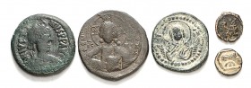 BYZANZ. 
BRONZEMÜNZEN. 23 Bronze- Münzen: (6./11.Jh.) Folles 21-33mm (20) u.a. Justinian, Justin, Basilios I., annonyme Christusdarstellungen und Min...