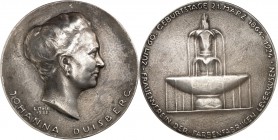 DEUTSCHE STÄDTE. 
Alphabetisch. 
LEVERKUSEN. Medaille 1924 (v.Carl Stock) a.Johanna Duisberg, Ehefrau v. Carl Duisberg, a. ihren 60. Geburtstag, Her...